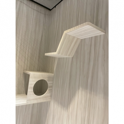 L型跳台與穿洞貓屋,增加貓咪爬行與躲藏的多元體驗 L型跳台與穿洞貓屋,增加貓咪爬行與躲藏的多元體驗